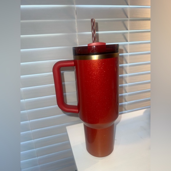 Stanley Tinsel Quencher 40oz Red - Limited Edition (soldout on Stanley website) - Picture 5 of 7